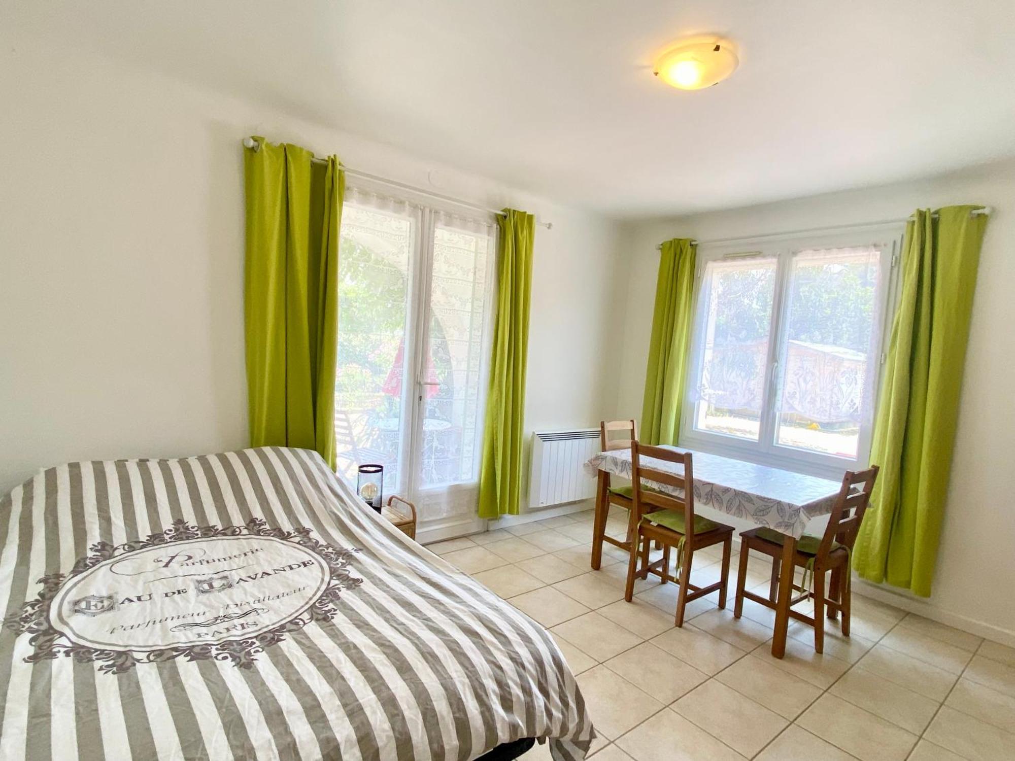Chez Madou, T1 En Bas De Villa Et Rez De Jardin A 900M De La Mer Et Des Commerces Fréjus Exterior foto